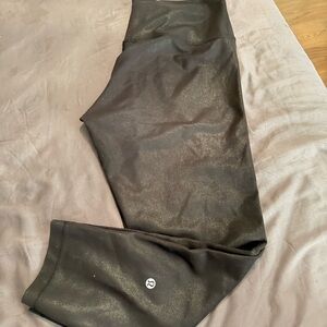 Wunder Train High-Rise Crop
23" *Foil